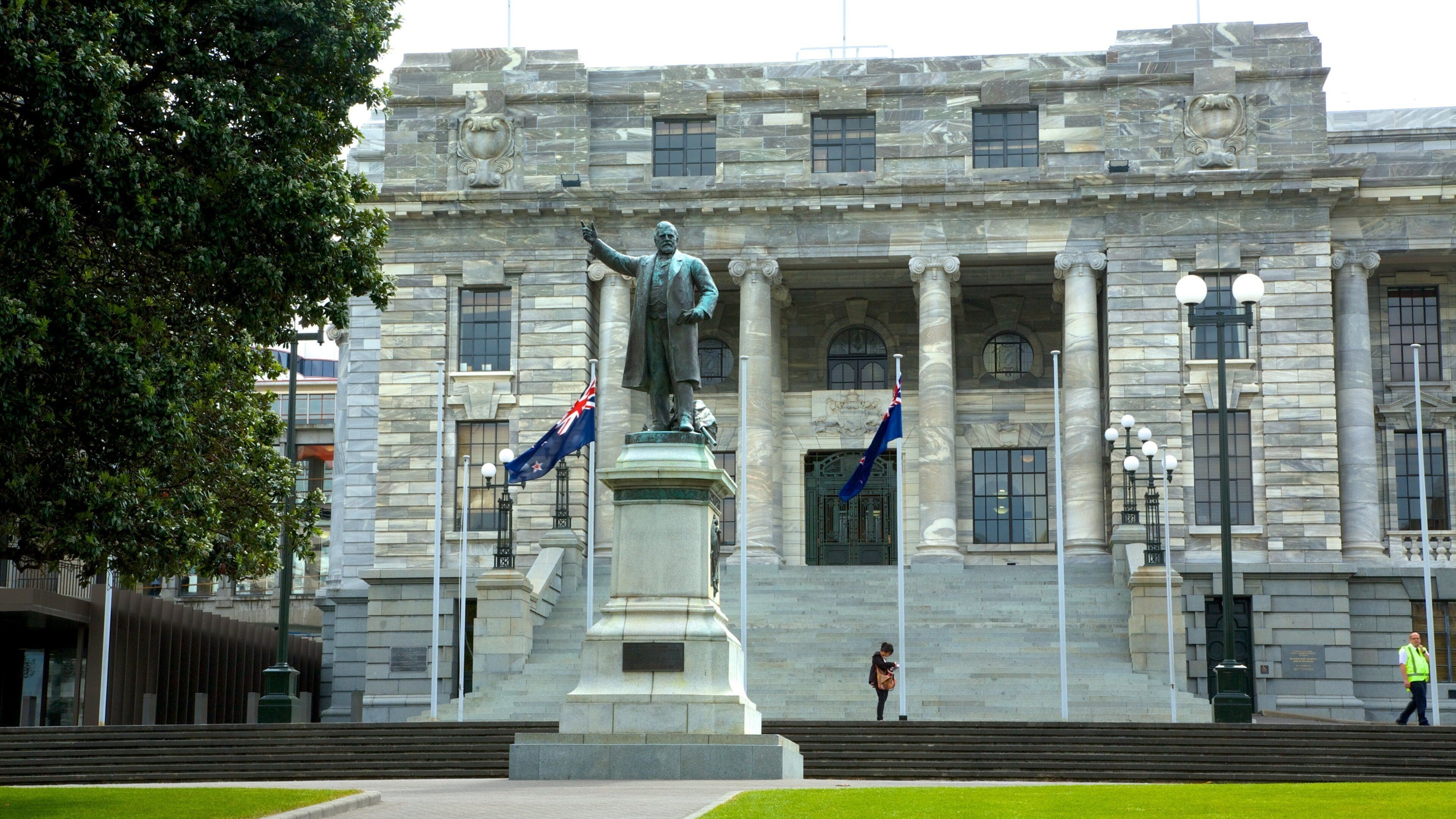 Wellington Parliament featuring a statue or sculpture, a square or plaza and heritage architecture