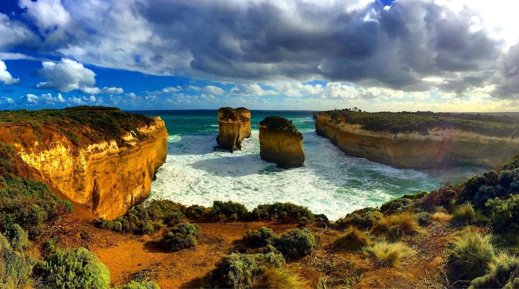 This is a tour of the Great Ocean Road in Victoria. Such incredible views and landmarks to see