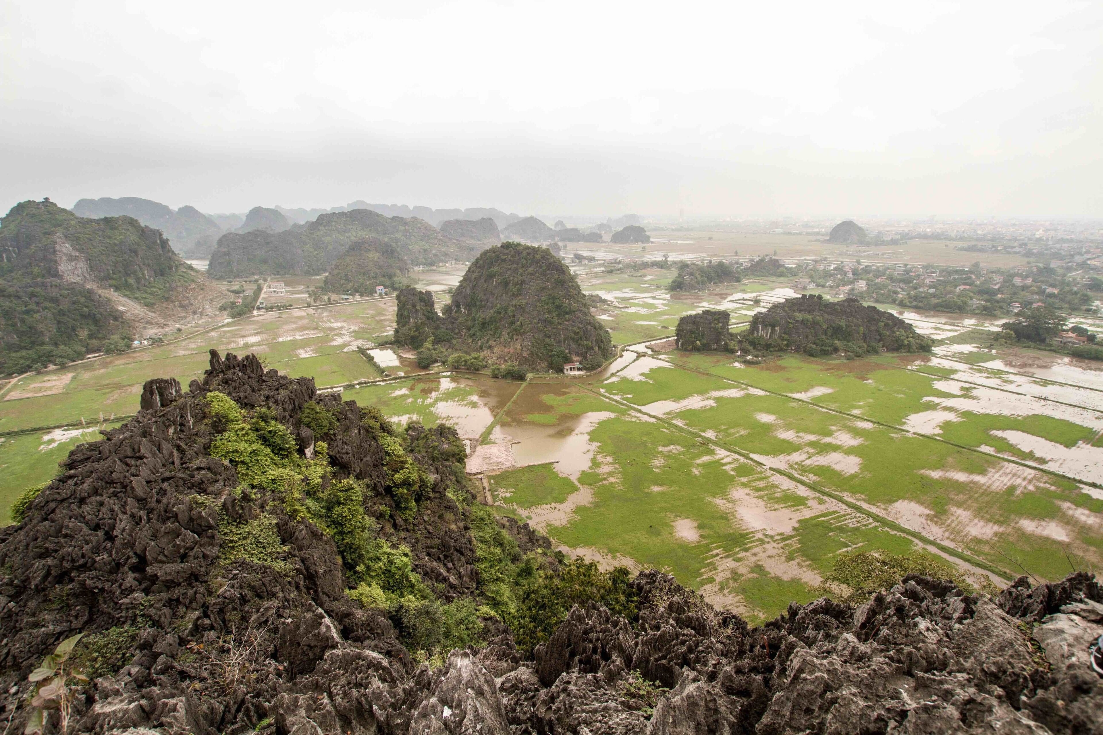 The great thing about tough climbs is that they are usually rewarding. Getting to the #viewpoint at Hang Mua in Ninh Binh Province of #Vietnam 🇻🇳 is pretty tough (if you’re as out-of-shape as I am), but the #view is pretty...well, pretty!
#LifeAtExpedia