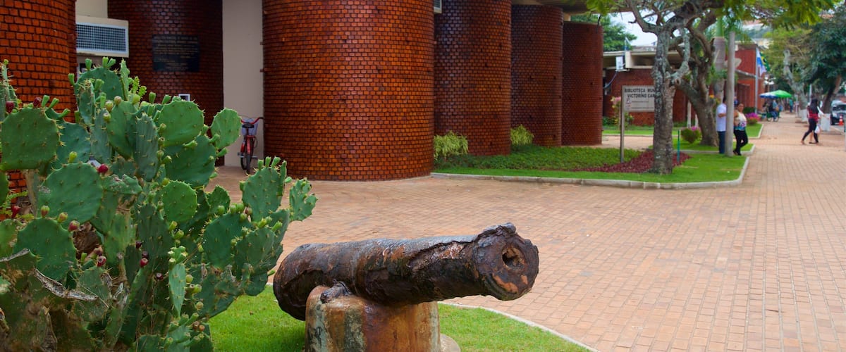 Arraial do Cabo Municipal City Hall showing military items and heritage elements