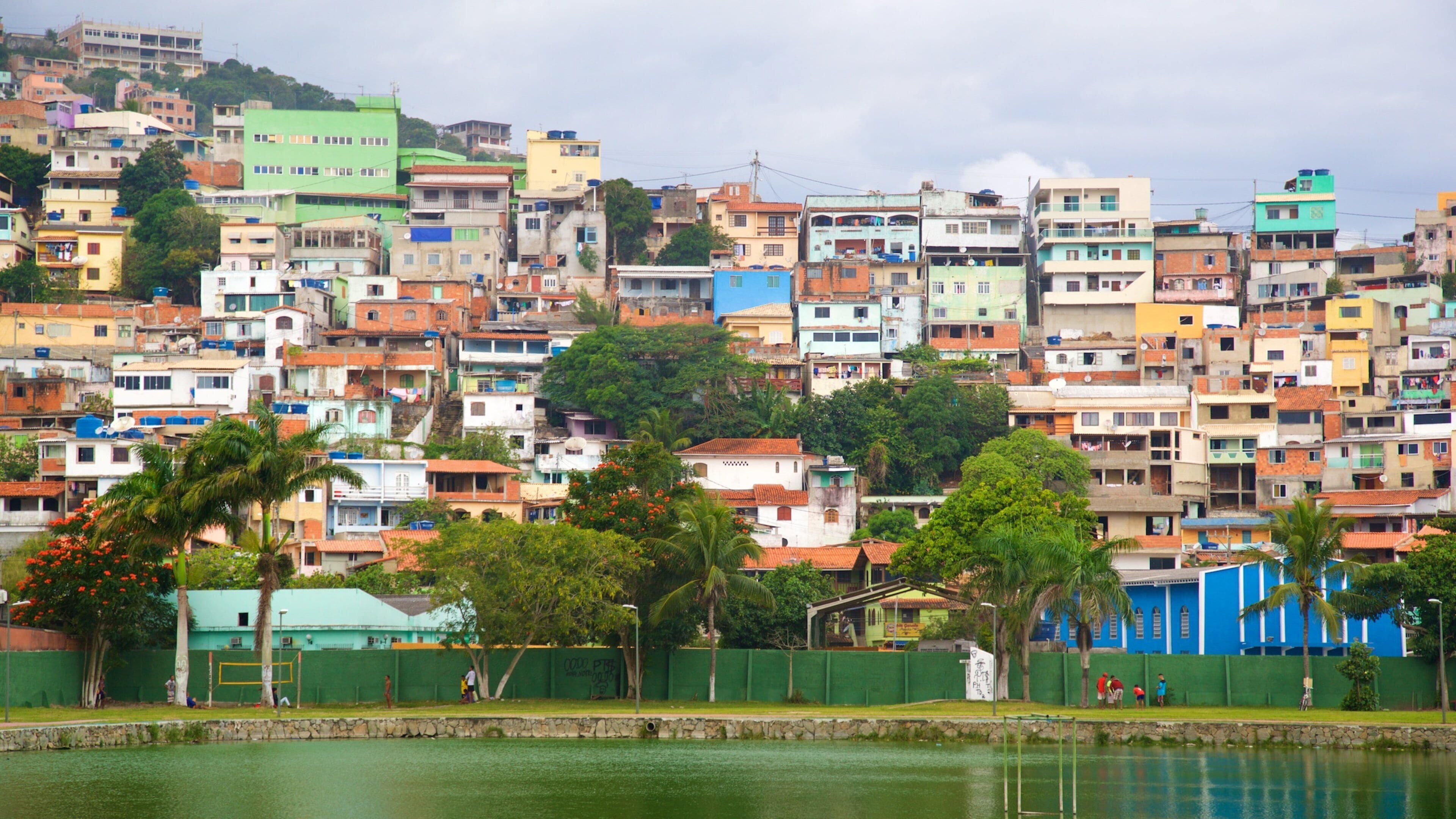 Hermes Barcellos Public Park which includes a lake or waterhole and a city