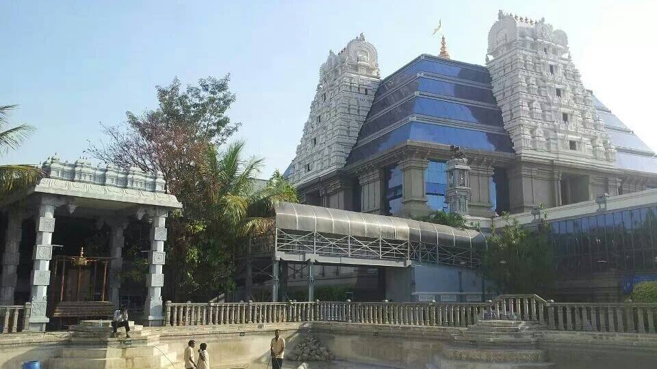 Even though the pools were drained for repairs, it was quite interesting to tour the Iskcon Temple in Bangalore. The hardest part for me was being barefoot the whole time as I'm a bit of a germiphobe.