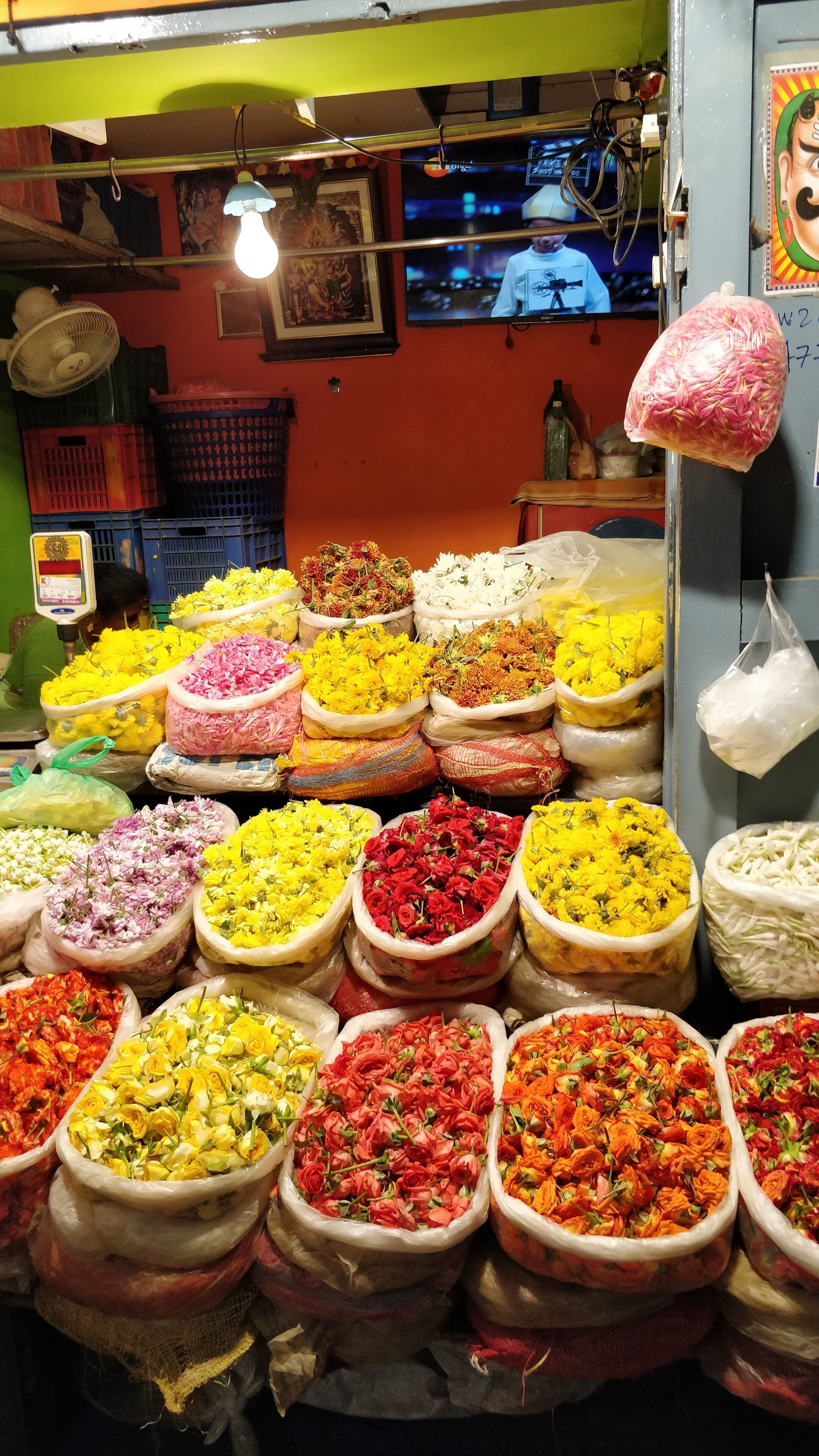 Amazing street market and food vendors.  This is one of the many flower shops but you will also find some of the best Dosa in the city on this street.  Expect to wait for it though. While not as popular as others in the city you won't find pushy venders trying to sell you stuff either.  Just friendly locals willing to help if you ask for it. 