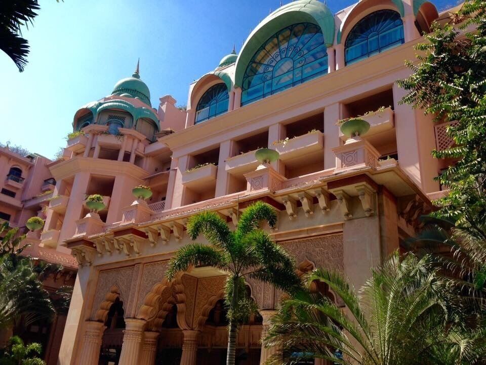 Old historical hotel in Bangalore which takes you back to the Mughal empire! #stunningstructures