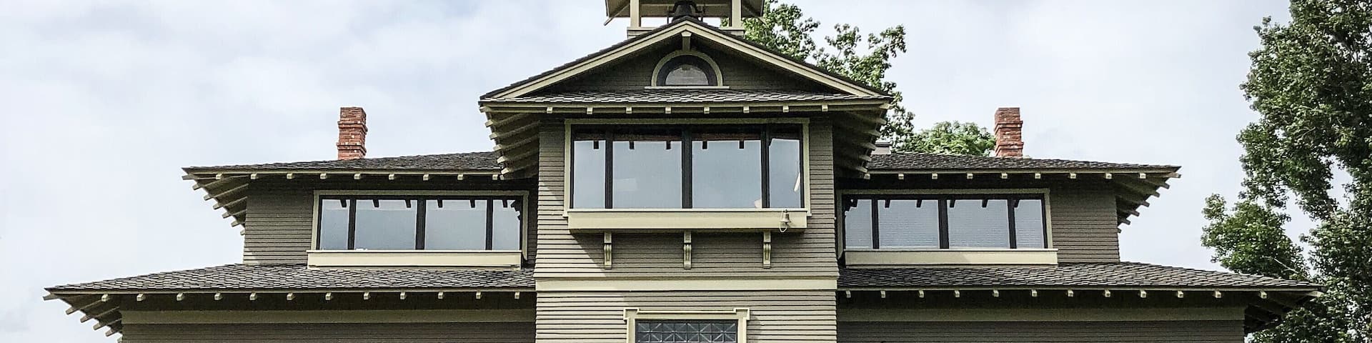 One of the first wineries in the Walla Walla wine region, L'Ecole No 41 is located inside a historic school in Frenchtown just a few minutes from downtown Walla Walla. Go for a taste of their award-winning Bordeaux-style wines and remember to ring the bell on your way out.
#lifeatexpedia #winecountry #culture