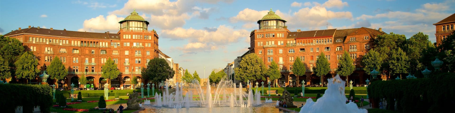 Friedrichsplatz welches beinhaltet Park, Springbrunnen und Sonnenuntergang