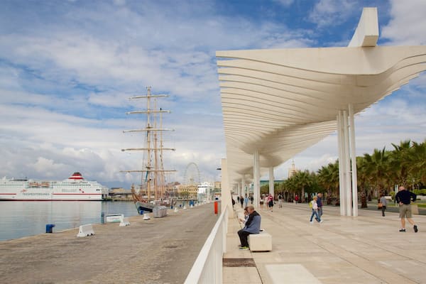 Port de Malaga qui includes marina et vues littorales