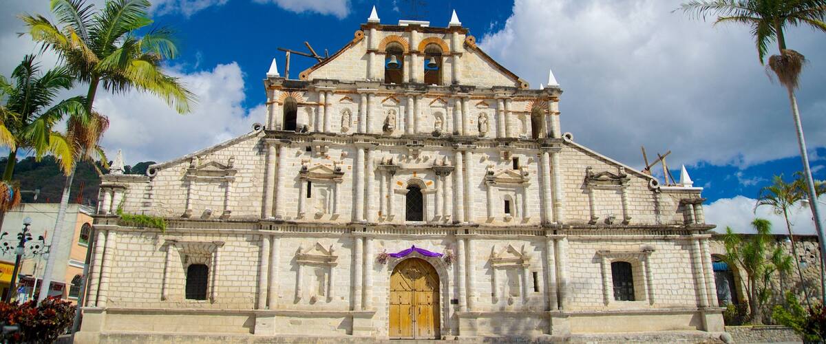 Iglesia de Saint Francis que incluye elementos patrimoniales y una iglesia o catedral
