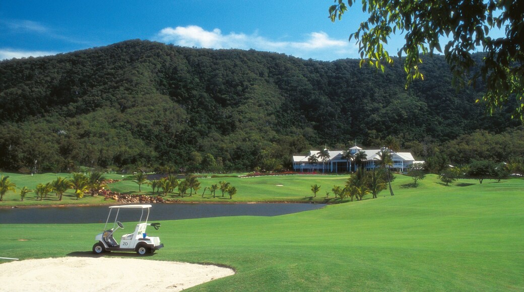 Strand Clifton Beach das einen Golf, Luxushotel oder Resort und Berge