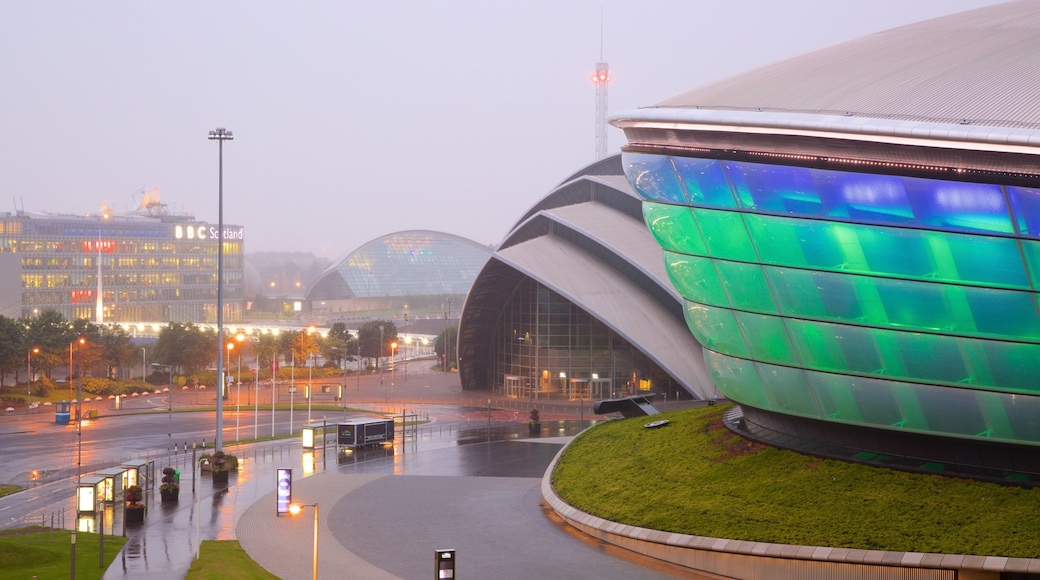 디 SSE 하이드로 을 보여주는 안개 과 거리 풍경