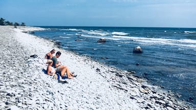 On Fårö, a small island in Sweden, we found this stone beach that was several kilometres long. We were all alone sitting here, having our coffee, taking in the surroundings and listening to the waves. #LifeAtExpedia