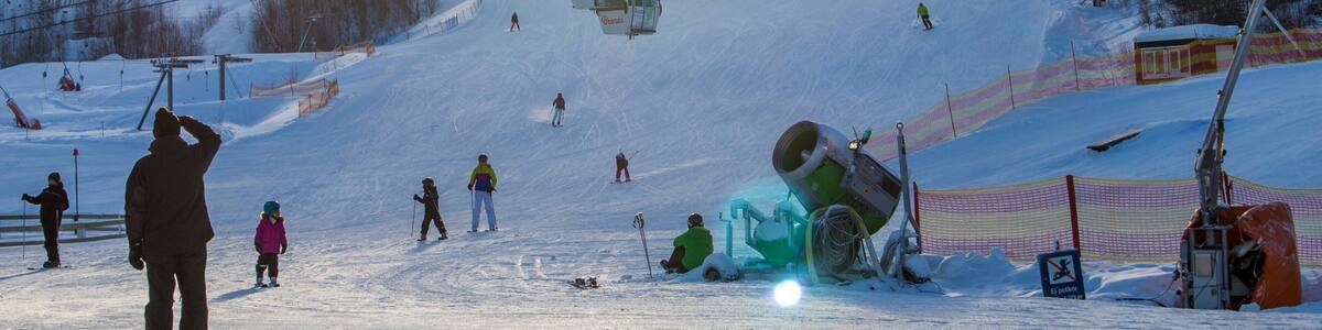 Skigebiet Branas welches beinhaltet Schnee und Gondel