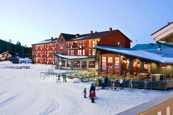 Branas Ski Resort which includes snow, a small town or village and street scenes