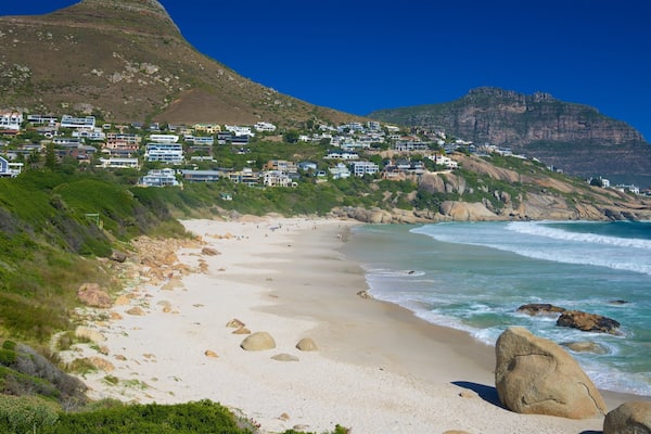 Llandudno Beach som omfatter klippekystlinje og en strand