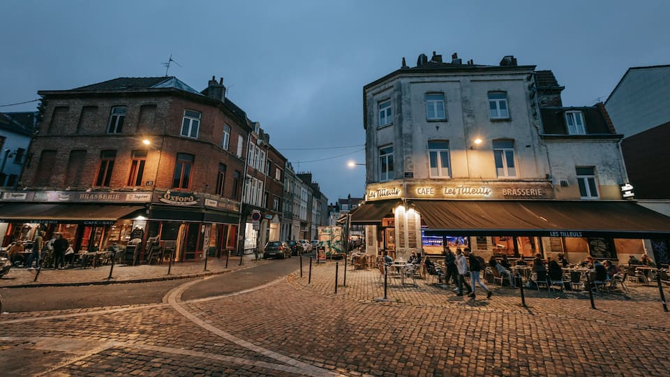 Wazemmes which includes night scenes and street scenes