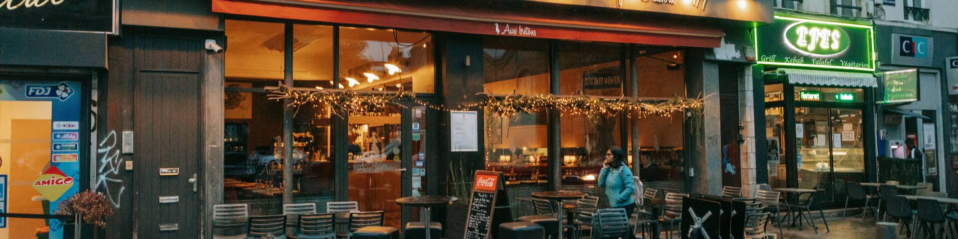 Wazemmes which includes street scenes