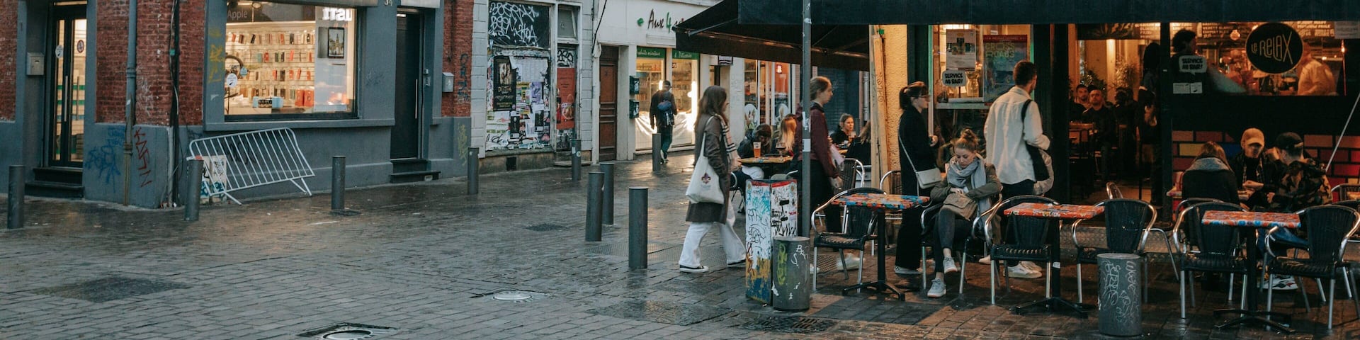 Wazemmes showing a city, outdoor eating and street scenes