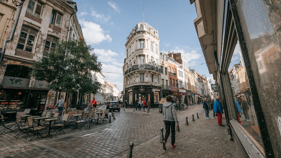 Old Lille which includes a city, street scenes and heritage architecture