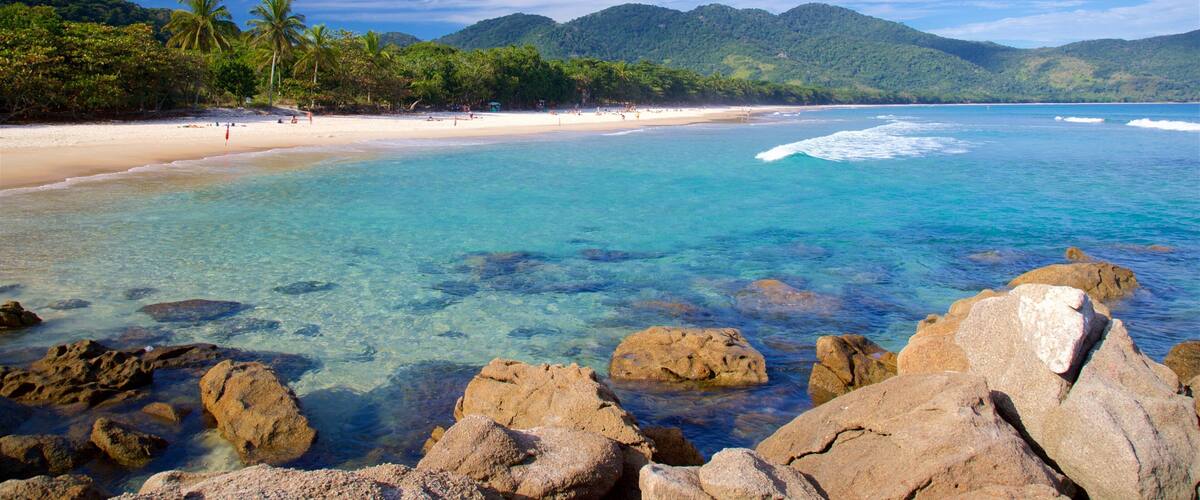 Praia de Lopes Mendes toont algemene kustgezichten, ruige kustlijn en een zandstrand