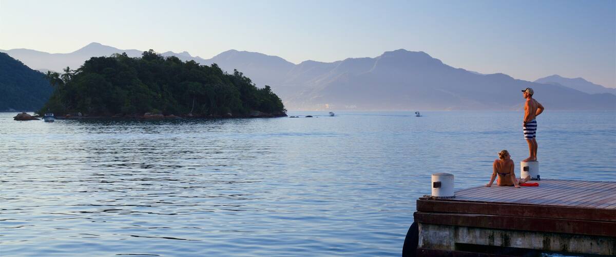 Plage d\'Abraão qui includes vues littorales et vues d\'île aussi bien que couple