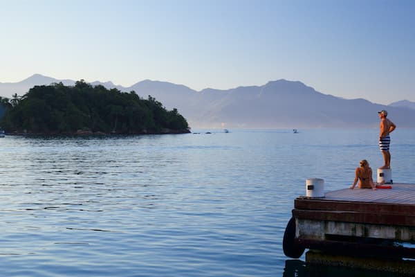 Abraao Beach showing island images and general coastal views as well as a couple