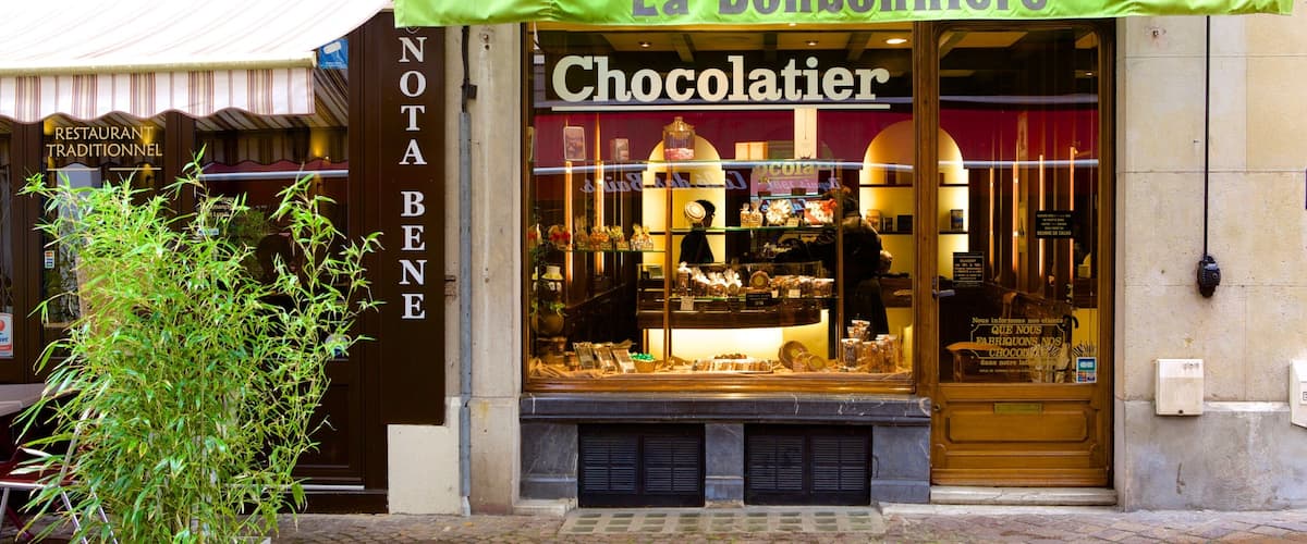 Aix-les-Bains featuring street scenes and signage