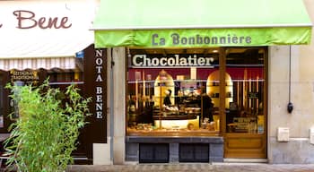 Aix-les-Bains som viser gatescener og skilt