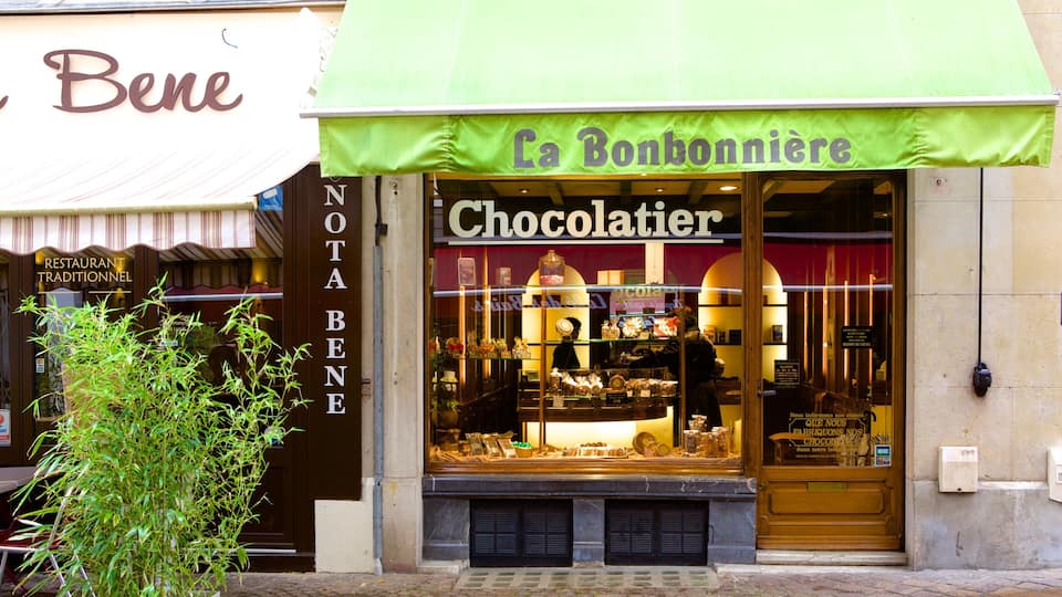 Aix-les-Bains qui includes signalisation et scĂšnes de rue