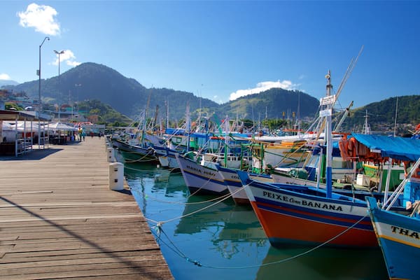 Hafen von Angra dos Reis welches beinhaltet Bucht oder Hafen