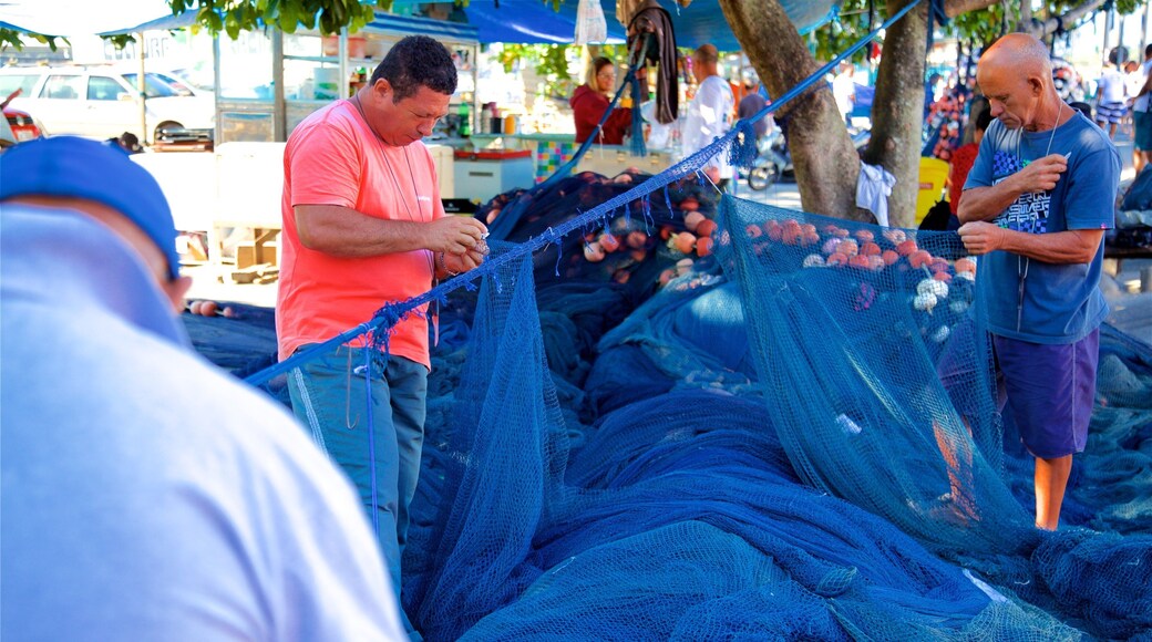 Angra dos Reis Port såvel som en lille gruppe mennesker