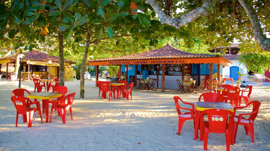 Pontal Strand og byder på en sandstrand, tropiske områder og en strandbar
