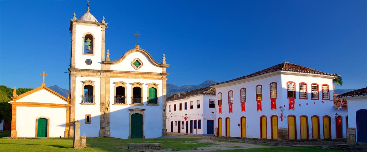 Paraty mostrando patrimonio de arquitectura y una iglesia o catedral