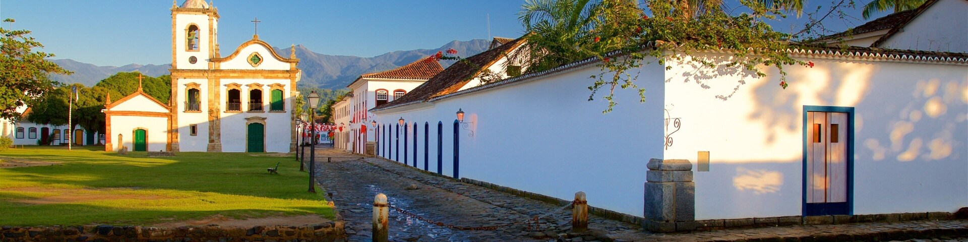 Paraty showing heritage architecture and a church or cathedral