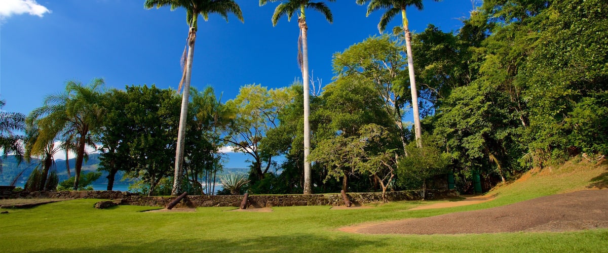 Defensor Perpetuo Fort Museum showing a garden