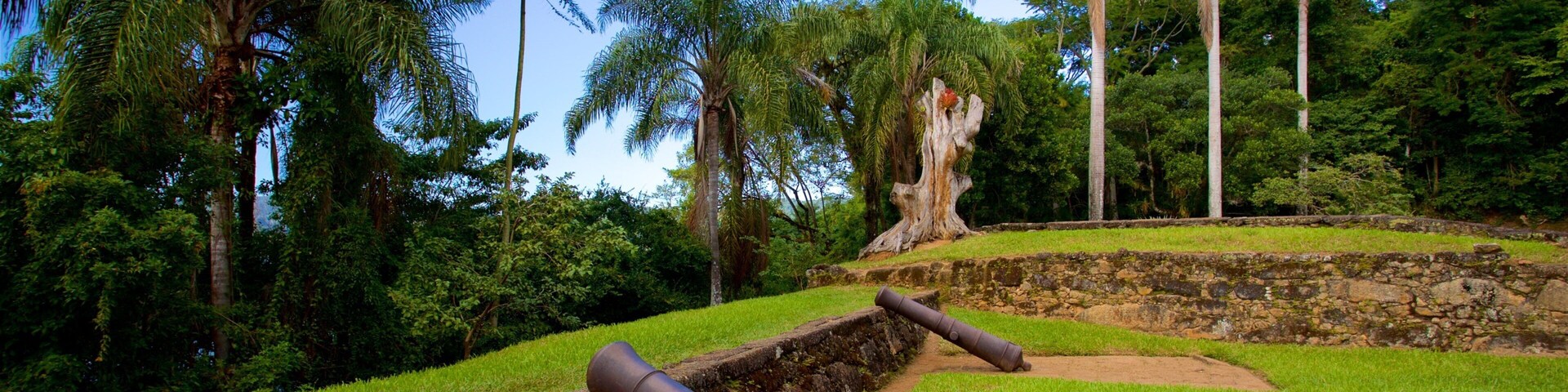 Defensor Perpetuo Fort Museum which includes a park and heritage elements