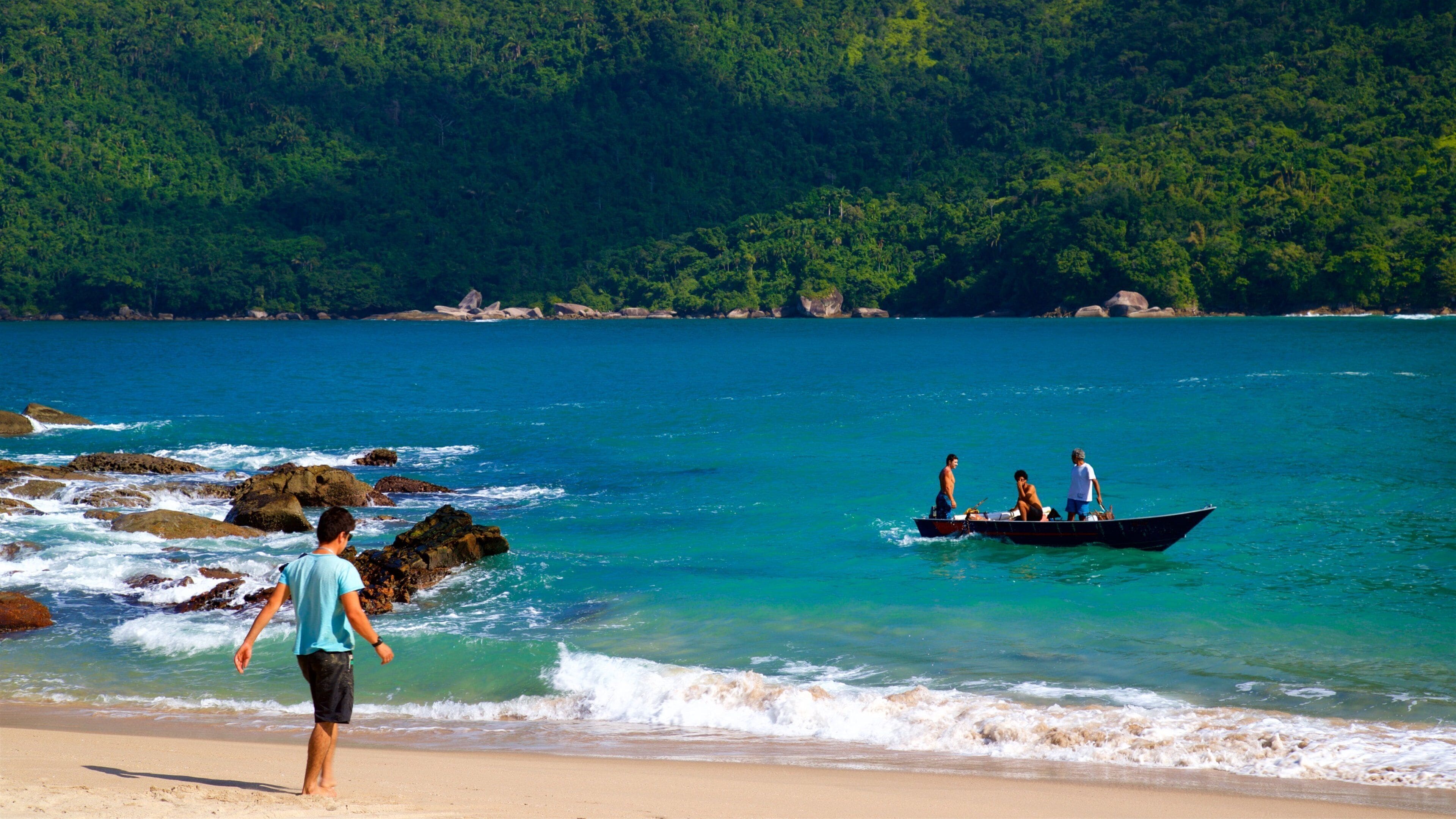 メイオ ビーチ フィーチャー カヤックあるいはカヌー, 海岸線の眺め と ビーチ