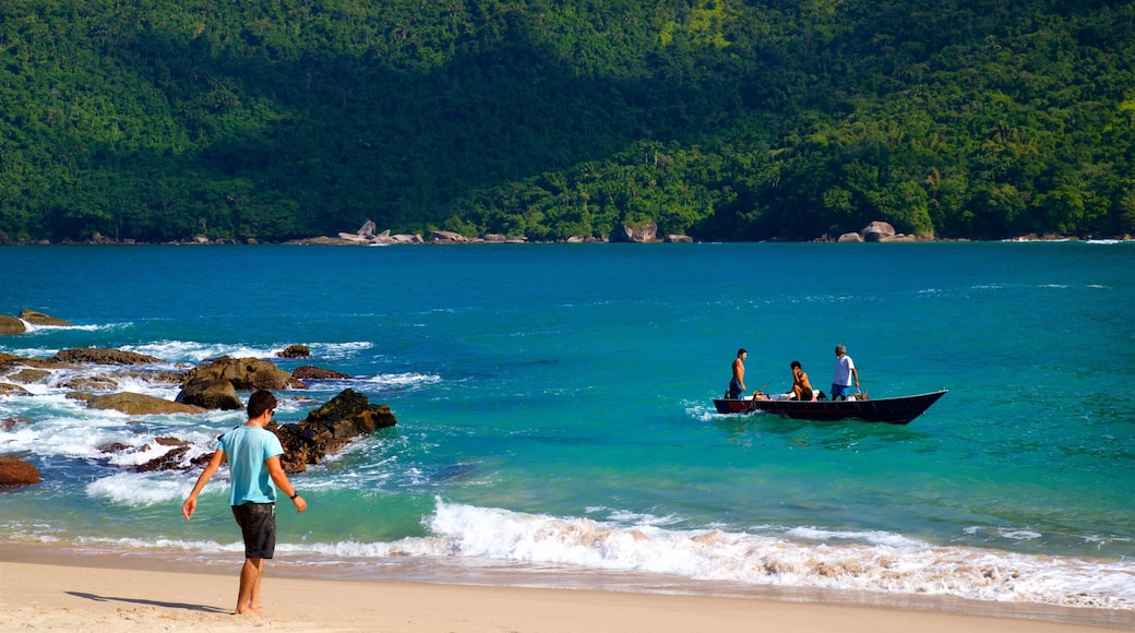 Meio-stranden fasiliteter samt kajakkpadling eller kanopadling, sandstrand og kyst