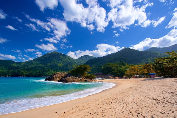 Plage du Meio montrant plage, scĂšnes tropicales et vues littorales