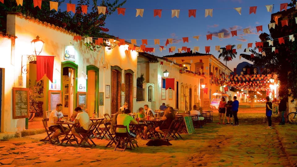 Paraty featuring night scenes and outdoor eating as well as a small group of people
