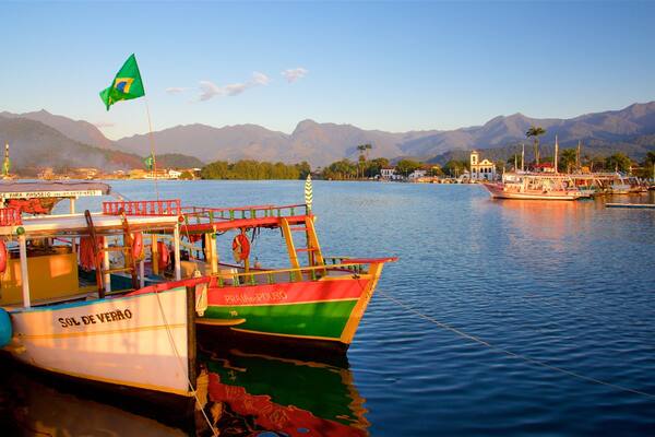 Quai de Parati montrant baie ou port
