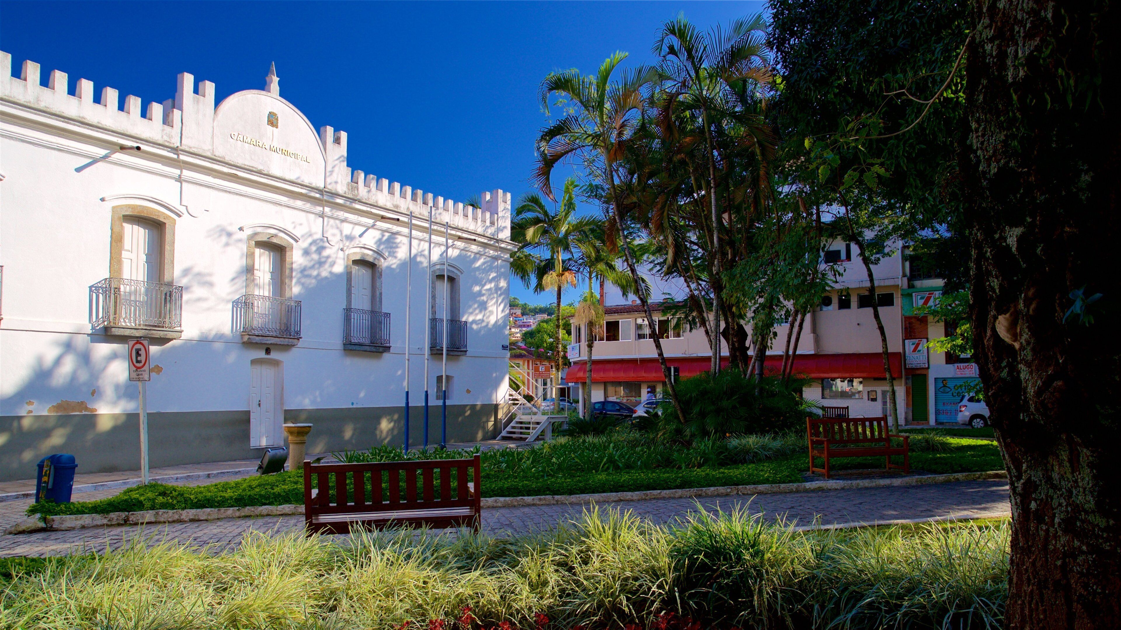 Angra dos Reis City Hall featuring a park and heritage elements