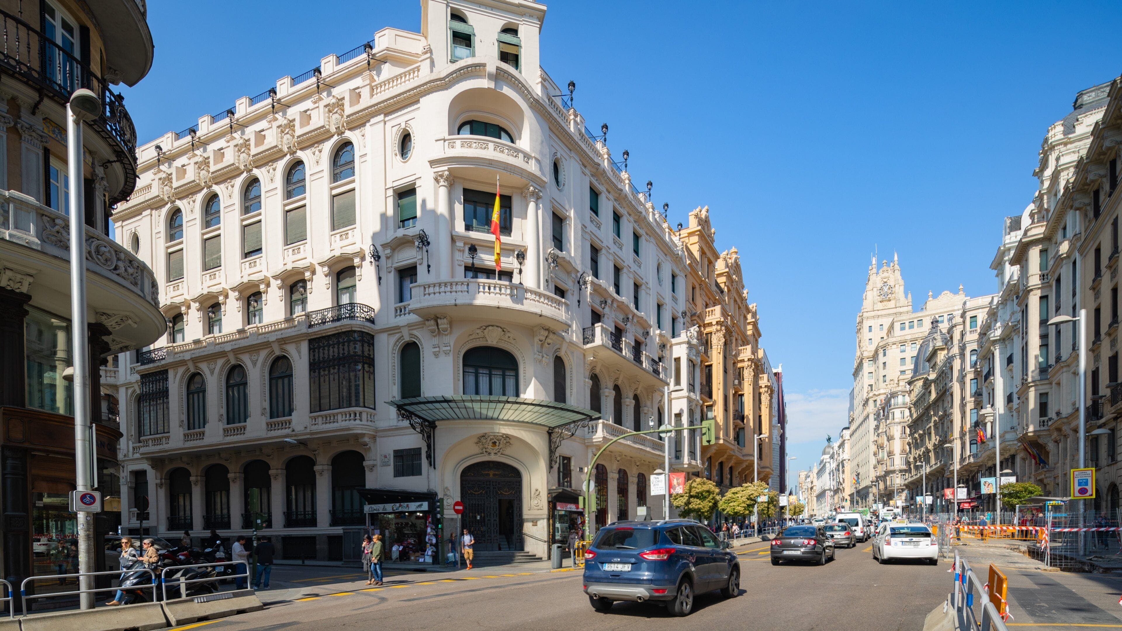 Gran Via Street showing a city and heritage architecture