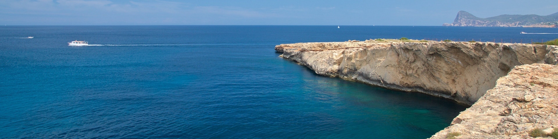 Punta Pedrera featuring rugged coastline and general coastal views