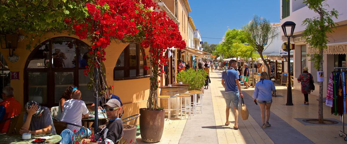 Sant Francesc Xavier showing outdoor eating and flowers