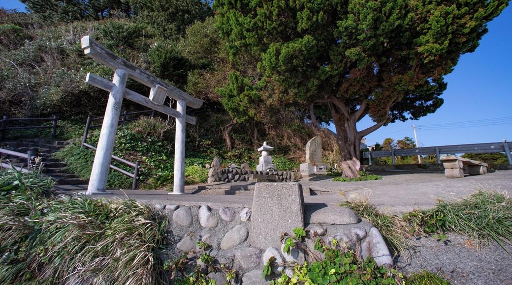 Donkutsu Shrine