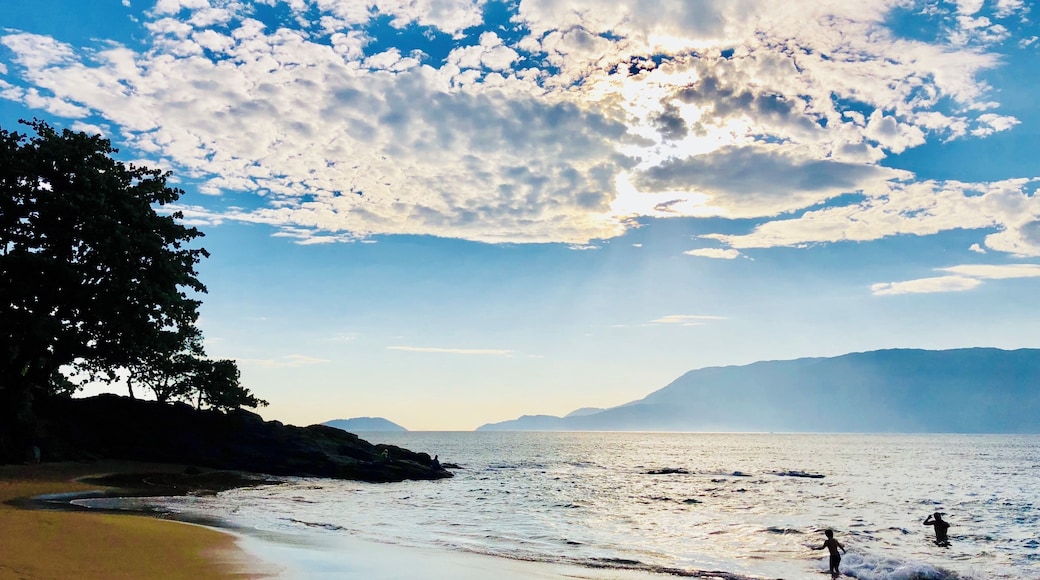 Amazing beach, 3 hours from São Paulo/Capital, This Island has a excellent infrastructure.