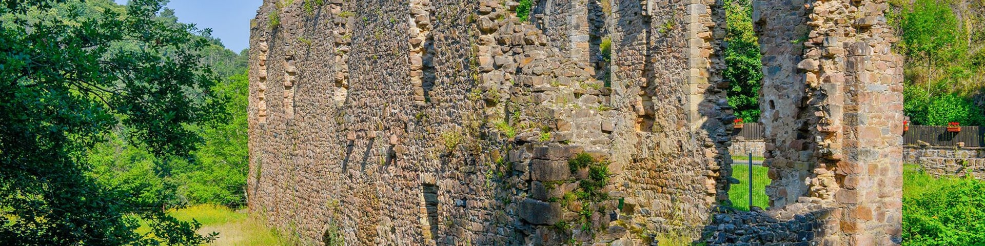Ruines de l'église du monastère cistercien féminin de Coyroux, commune d’Aubazine, Corrèze, France, Europe.