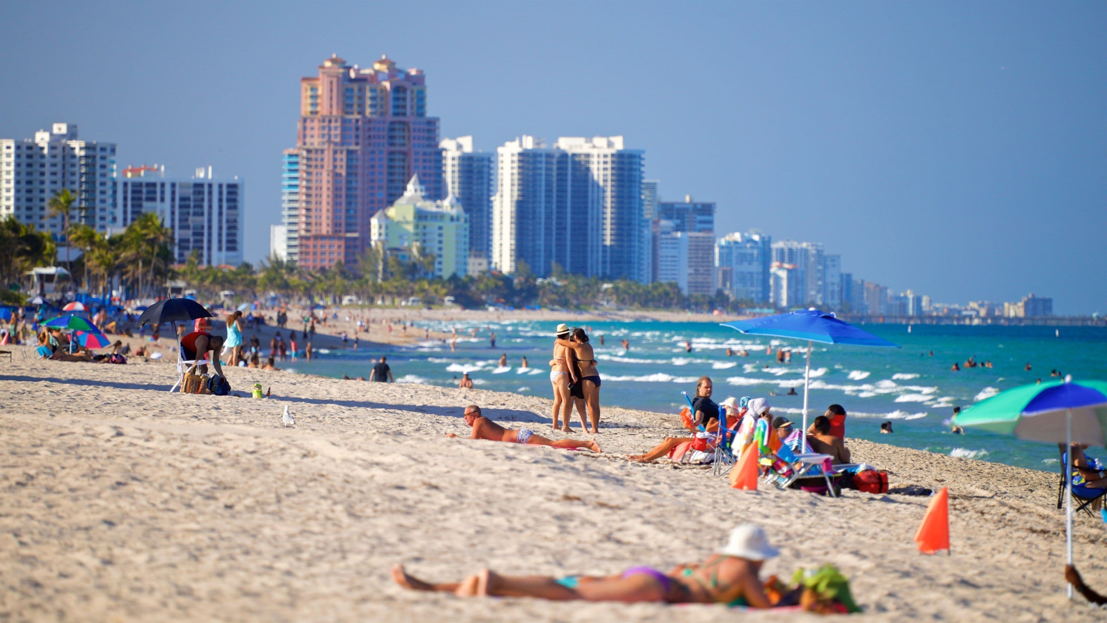 Fort Lauderdale Beach showing general coastal views, a coastal town and a beach