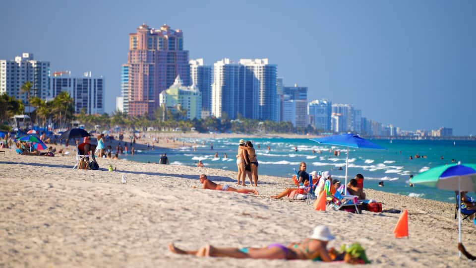 Fort Lauderdale Beach showing general coastal views, a coastal town and a beach