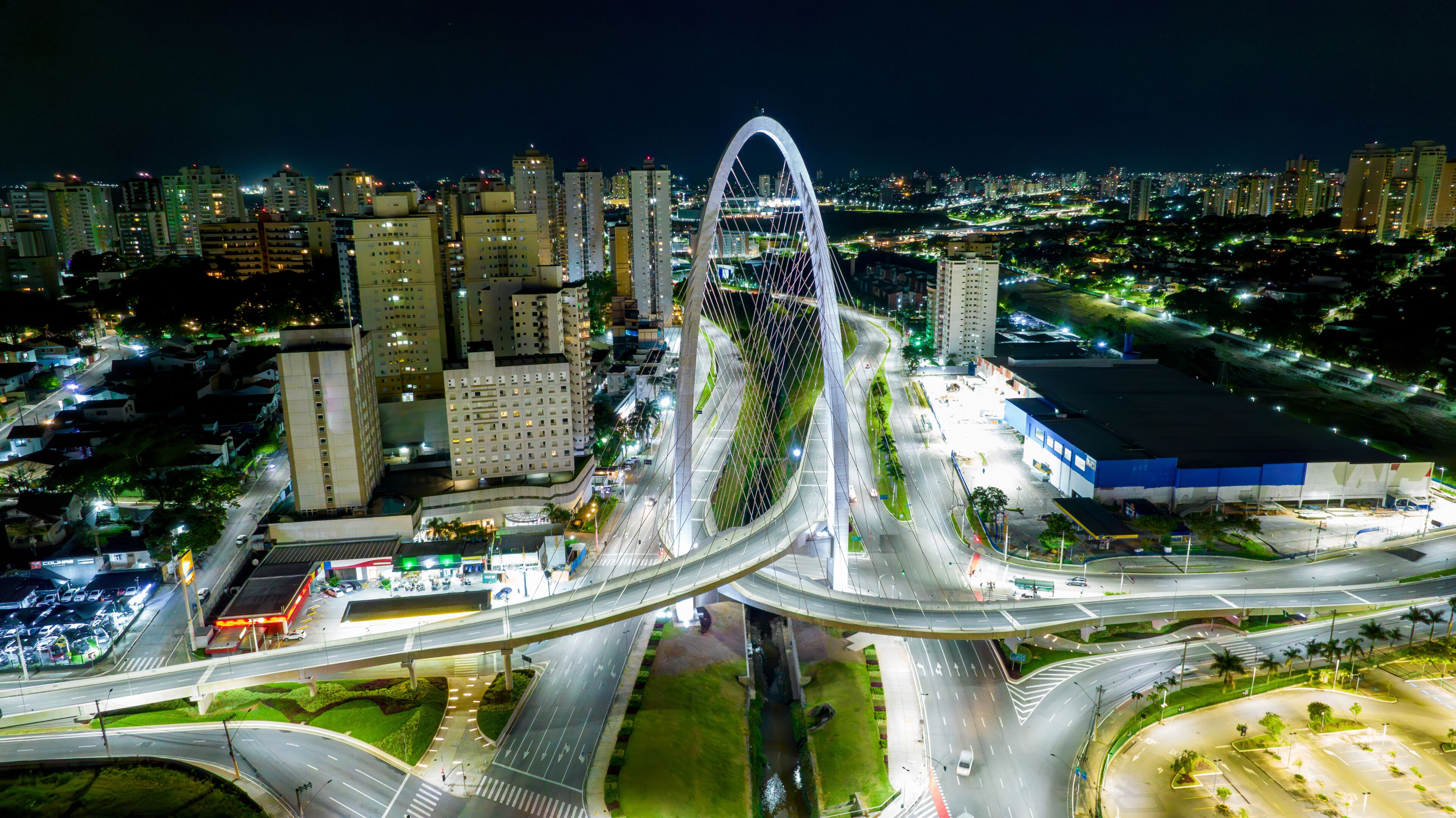Aerial view of the cable-stayed bridge in São José dos Campos. During the night